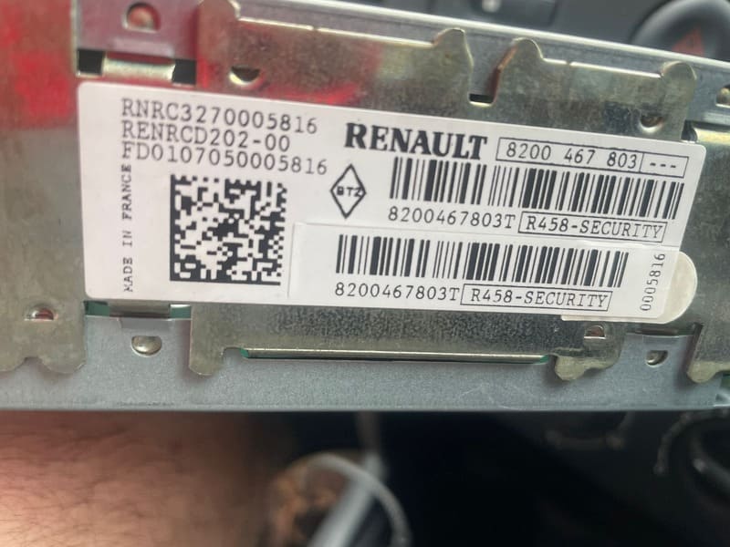 Renault radio label showing security code example R450